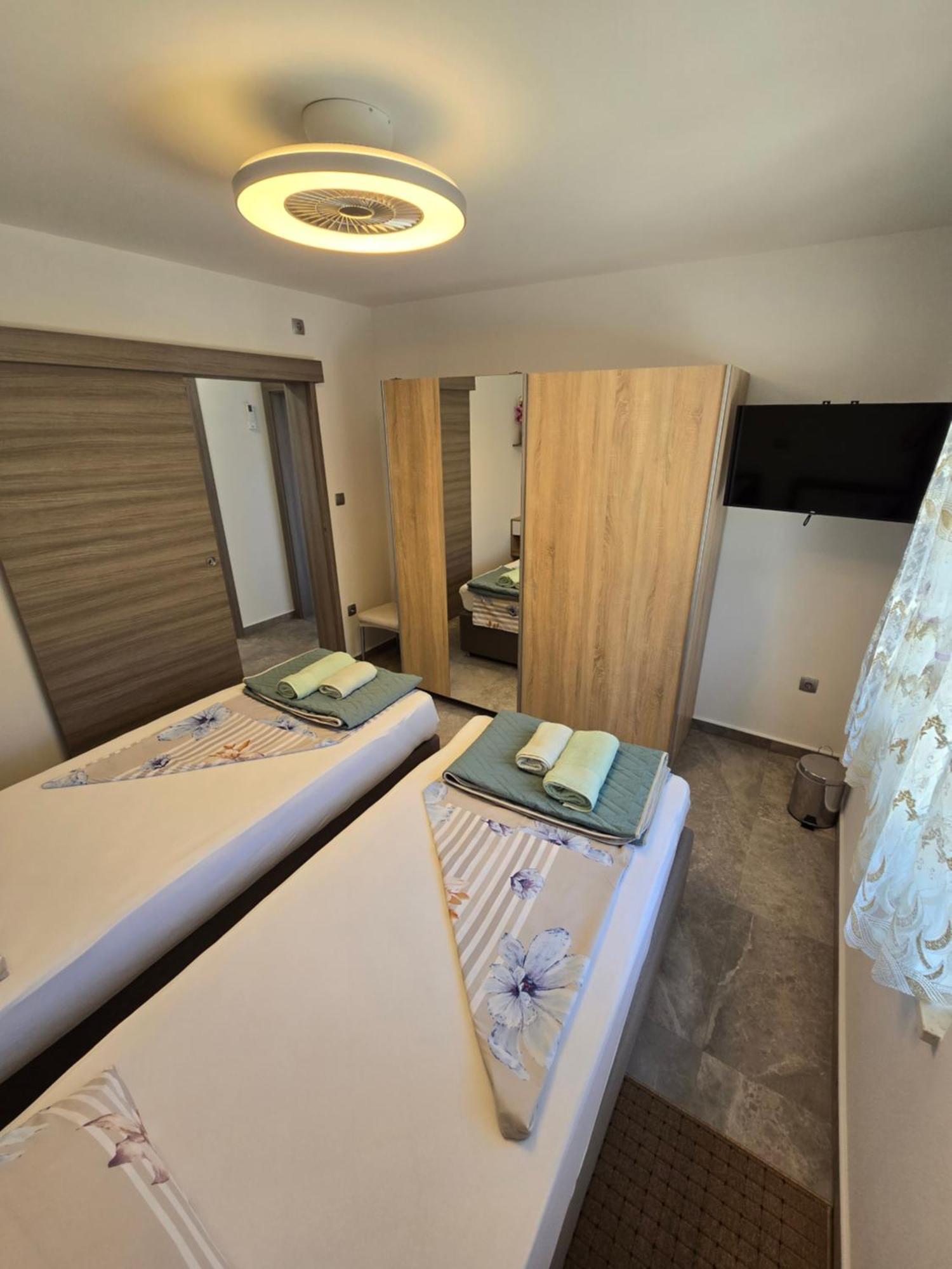 Apartmani Plavsic Novi Vinodolski Exterior foto